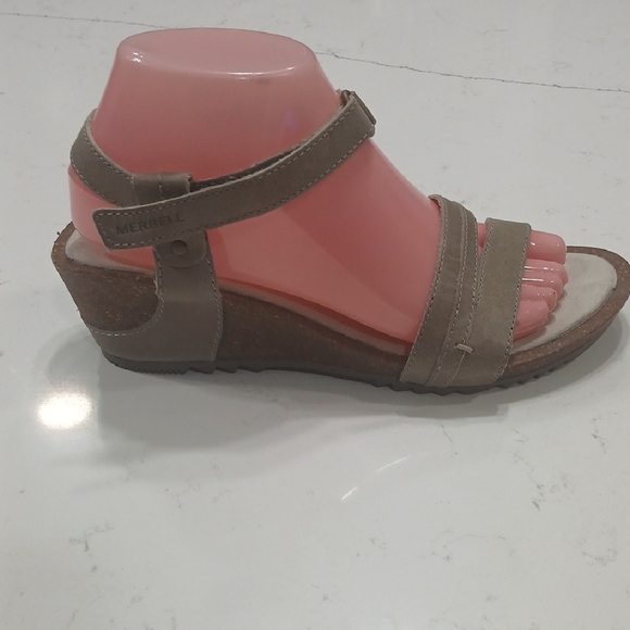 Merrell Tan Comfort Sandals with Ankle Strap New Without Tag Or Box Sz 8 - Picture 1 of 13